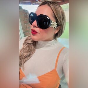 ONE DAY SALE✨

SALE✨Versace Black and Gold Sunglasses Modern Design